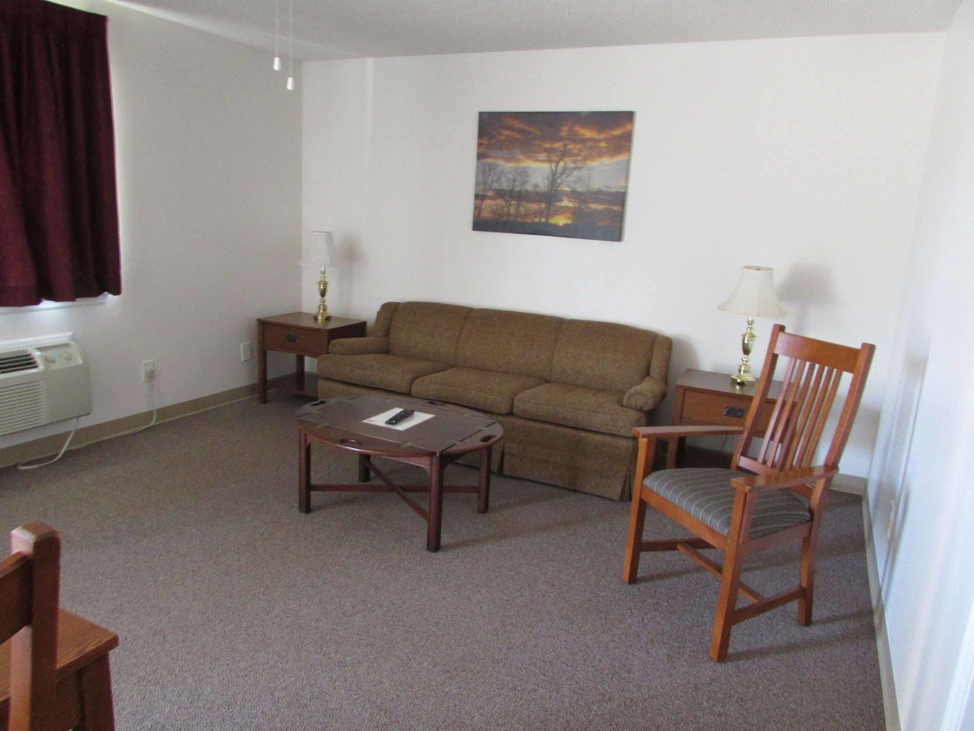 Inn Douglas & Suites, Blue Ridge, Ga 2*
